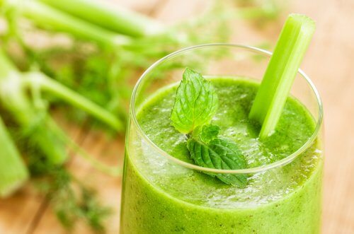 Smoothie verde pentru detoxificarea intestinelor