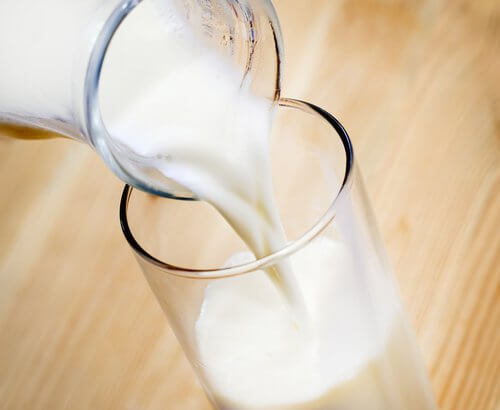Laptele este un ingredient în remediile pentru paraziții intestinali