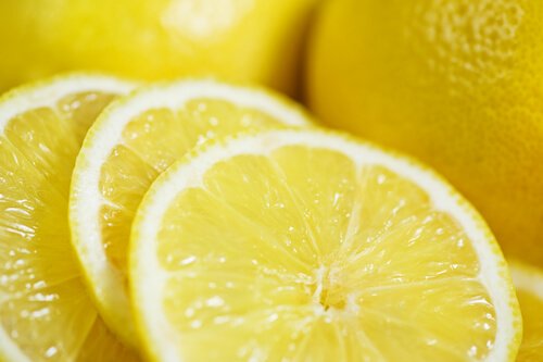 Limonadă cu ghimbir cu zeamă de lămâie proaspătă