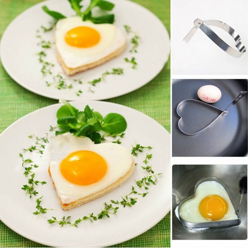 Servește la micul dejun ouă în formă de inimă