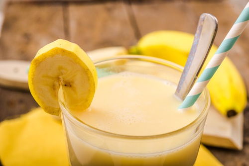 Pahar cu smoothie-uri pentru slăbit cu banane
