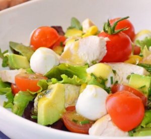 Salată detoxifiantă care previne balonarea