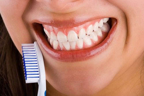 Bruxismul, sau scrâșnitul din dinți, este un obicei foarte nesănătos