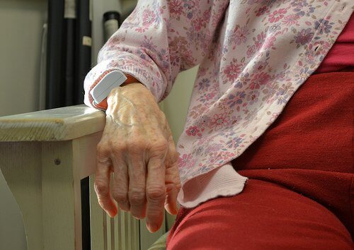 Boala Alzheimer apare de obicei la persoanele în vârstă