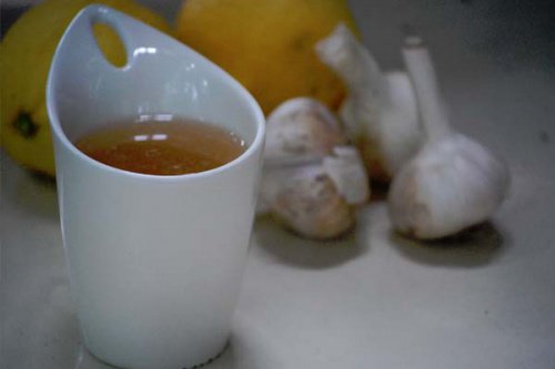 Ceaiul de usturoi – beneficii uimitoare