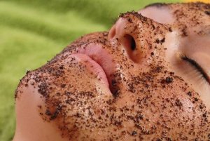 Prepară o mască exfoliantă naturală ideală pentru tine