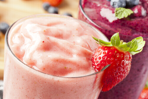 Menține frumusețea pielii cu un smoothie de căpșuni