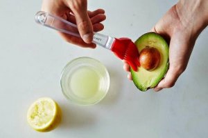 Cum se previne oxidarea fructelor de avocado?