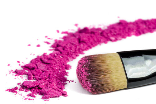 Pensula se numără printre acele produse cosmetice care nu se împrumută