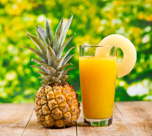 Bea suc de ananas pentru a elimina pietrele la rinichi