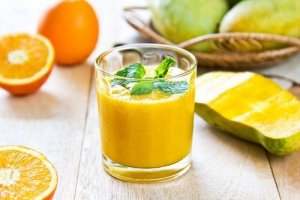 Pietrele la rinichi: 5 sucuri medicinale utile