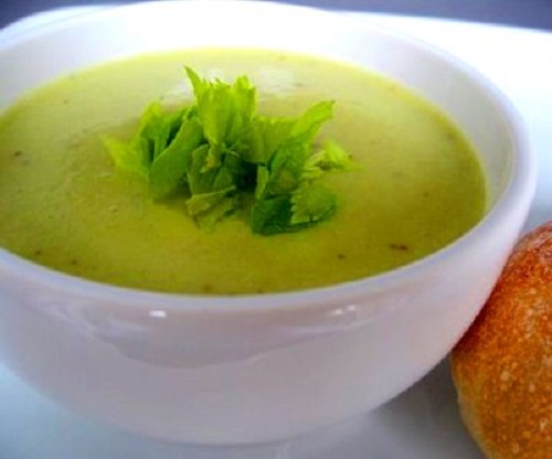 Supe care elimină toxinele din urzică și țelină
