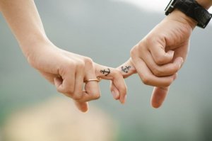 Cele 36 de întrebări ce creează intimitate