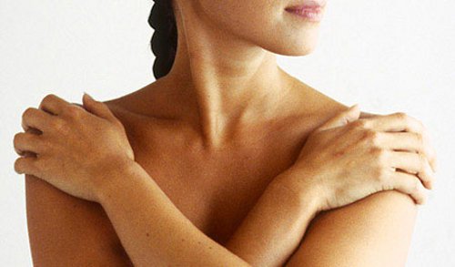 Gâtul înțepenit poate fi remediat cu un masaj