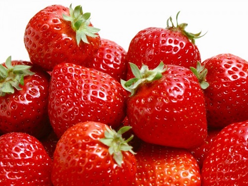 Remedii naturale pentru pistrui pe bază de căpșuni