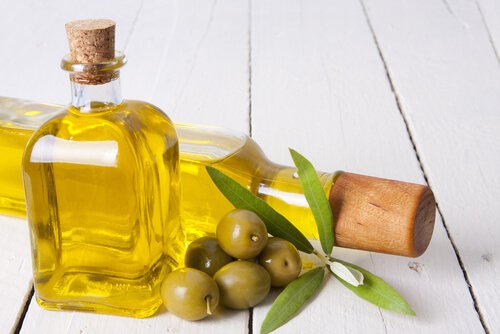 Uleiul de măsline reduce pielea uscată