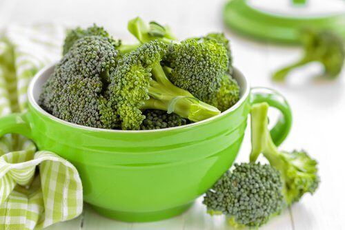 Broccoli este o legumă cruciferă