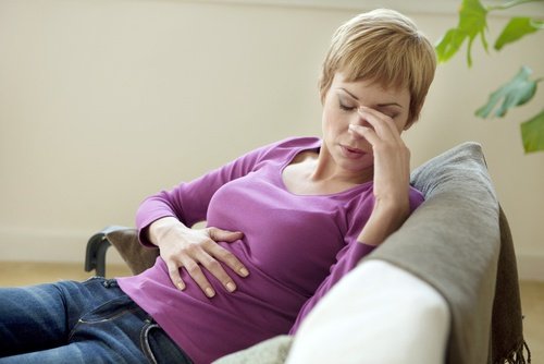 Colita ulcerativă provoacă dureri abdominale severe
