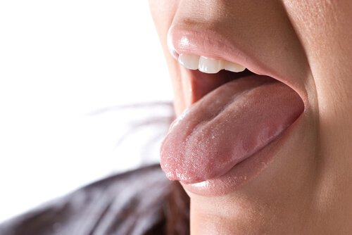 Utilizări ale apei oxigenate în cavitatea bucală