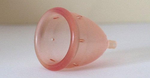 Cupa menstruală are o capacitate de 30 ml