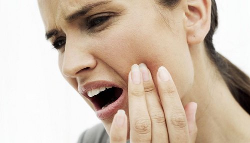 Durerile de dinți – 10 remedii naturiste