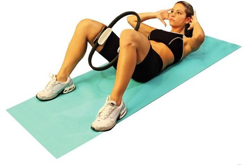 Poți să arzi multe grăsimi efectuând exerciții Pilates