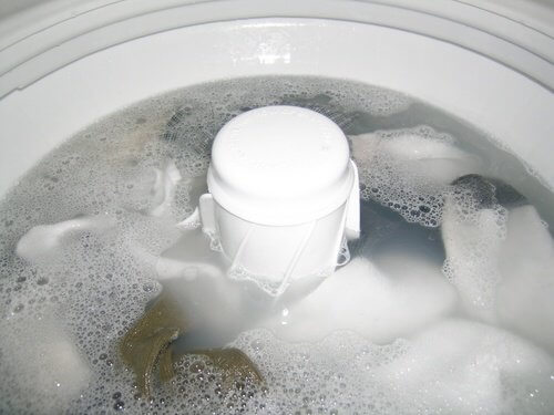 Produse naturale pentru albirea rufelor în mașina de spălat