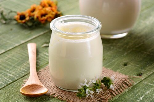 Remedii naturale pentru ciuperca unghiei cu iaurt