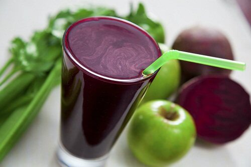 Smoothie ce combate stresul din măr și sfeclă