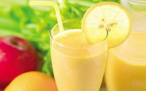 Smoothie cu măr, lămâie și grepfrut pentru slăbit