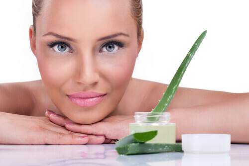 Aloe vera pentru întinerirea pielii gâtului