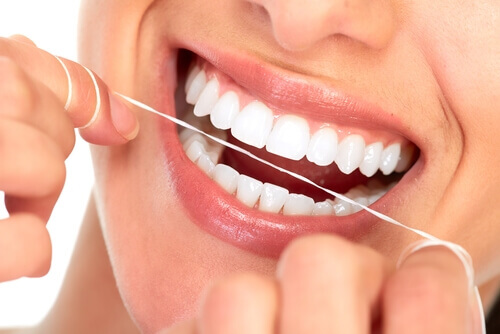 Ață dentară pentru a preveni cariile