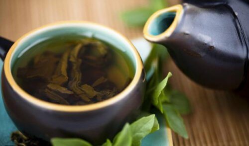 Ceaiul verde este util pentru a ține la distanță AVC-urile