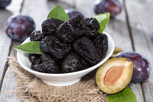 Beneficiile fructelor deshidratate și ale prunelor