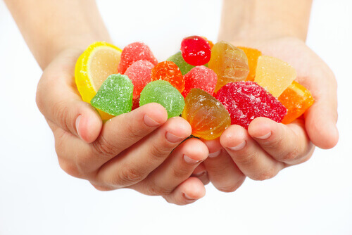 Evită dulciurile pentru a preveni cariile