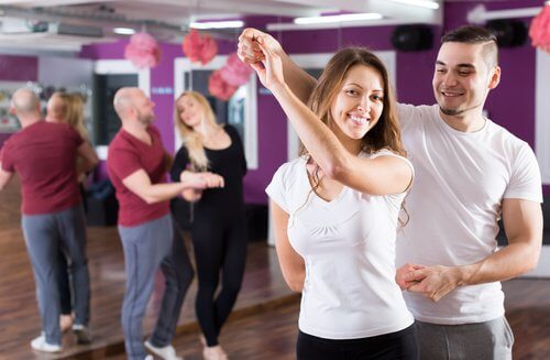 Kizomba este un dans care modeează corpul
