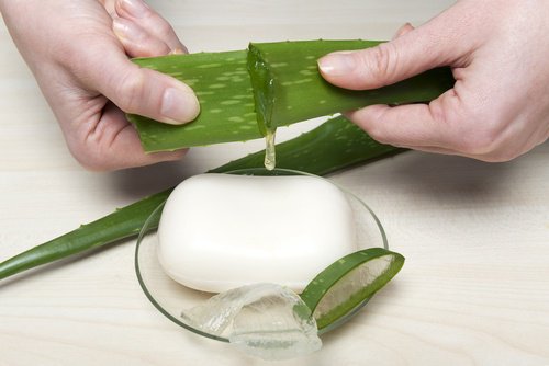 Poți utiliza gel de aloe pentru a prepara un săpun de casă minunat