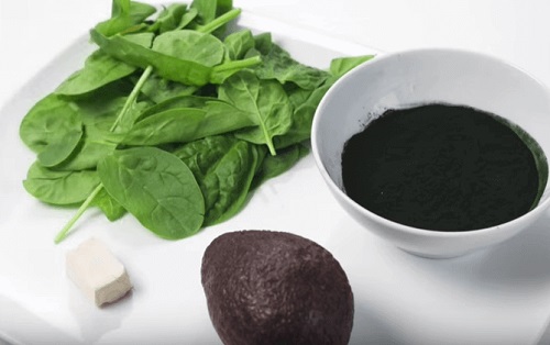 Nutrienții din spanac combat căderea părului