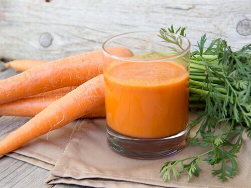 Suc de morcovi și portocale bogat în antioxidanți