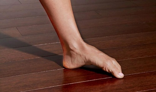Ameliorarea durerii în fasciita plantară prin exerciții la sol