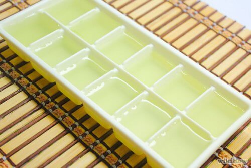 Cum depozitezi gelul de aloe vera în tăvițe