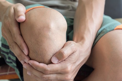 Durerile de genunchi in timp ce urcati scarile ar putea fi primul semn de artroza