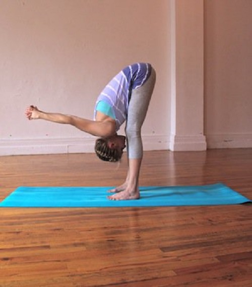 Anumite poziții de yoga te ajută să ameliorezi durerile de spate