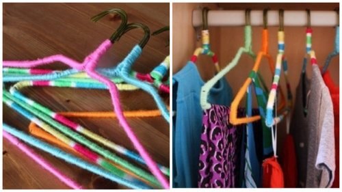 Organizarea spațiului din dulap cu umerașe colorate
