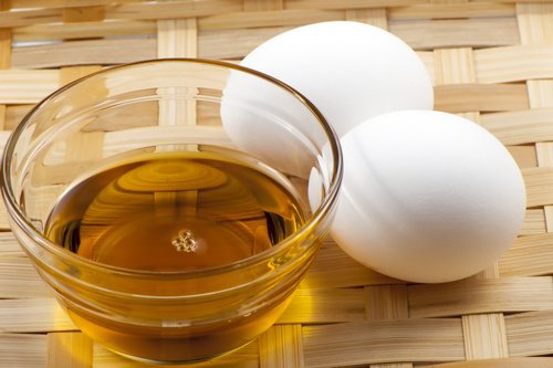 Ouăle sunt tratamente naturale pentru părul ars