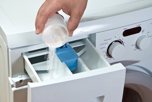 Soluții pentru a curăța mașina de spălat cu bicarbonat
