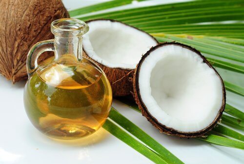 Uleiul de cocos este unul dintre acele uimitoare remedii pentru vergeturi