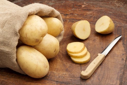 Cartoful pe lista de ingrediente naturale care curăță rugina