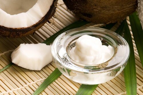 Uleiul de nucă de cocos te ajută să elimini cicatricele și ridurile