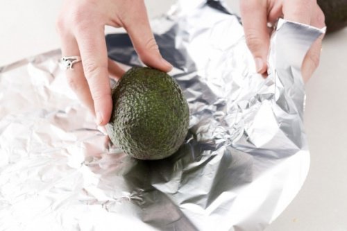 Cum se coace un avocado în folie de aluminiu